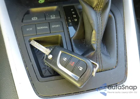 2021 Toyota Rav4 Le z USA, uszkodzony, nr VIN 2T3H1RFV4MC117381